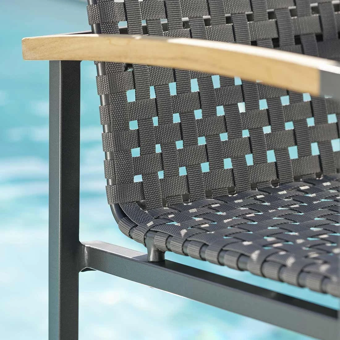 Stern Lucy Stapelsessel Aluminium/Gurtbespannung Teakarmlehnen Anthrazit/Platin 10 Stern Lucy Stapelsessel Aluminium/Gurtbespannung Teakarmlehnen Anthrazit/Platin - Image 10