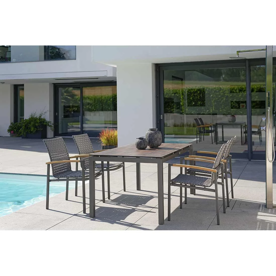 Stern Lucy Stapelsessel Aluminium/Gurtbespannung Teakarmlehnen Anthrazit/Platin 6 Stern Lucy Stapelsessel Aluminium/Gurtbespannung Teakarmlehnen Anthrazit/Platin - Image 6