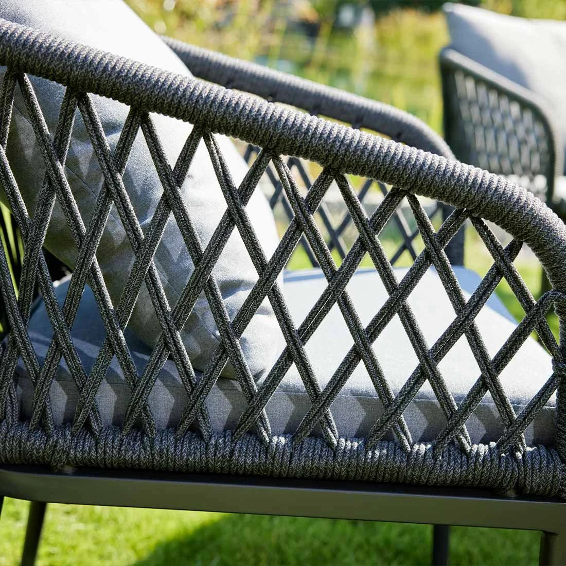 Interliving 7004 Armlehnstuhl Aluminium/Polypropylen Anthrazit/Grau 4 Interliving 7004 Armlehnstuhl Aluminium/Polypropylen Anthrazit/Grau - Image 4