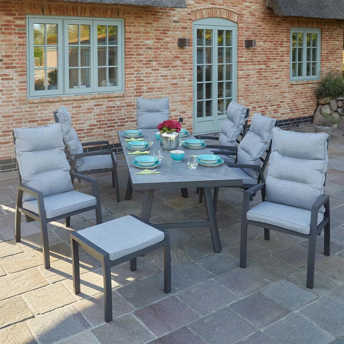 LC Garden Bondino II Gartenhocker Aluminium/Polster Anthrazit/Grau 6 LC Garden Bondino II Gartenhocker Aluminium/Polster Anthrazit/Grau - Image 6